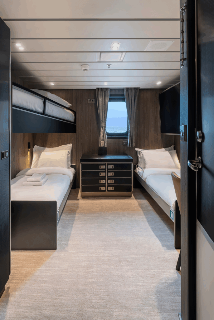 Discovery Triple cabin